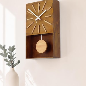 Reloj de Pared con Péndulo de Madera Estilo Mid Century Modern imagen 15