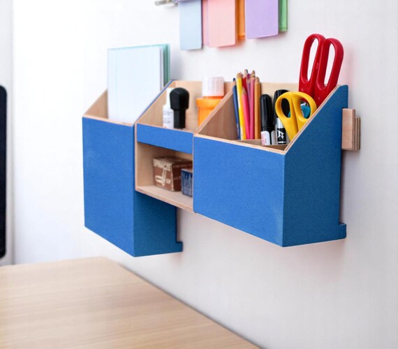 Moderner Blauer Wandorganizer: Schreibtischaufbewahrung für Homeoffice, Handgefertigter Holz-Organizer für Studenten