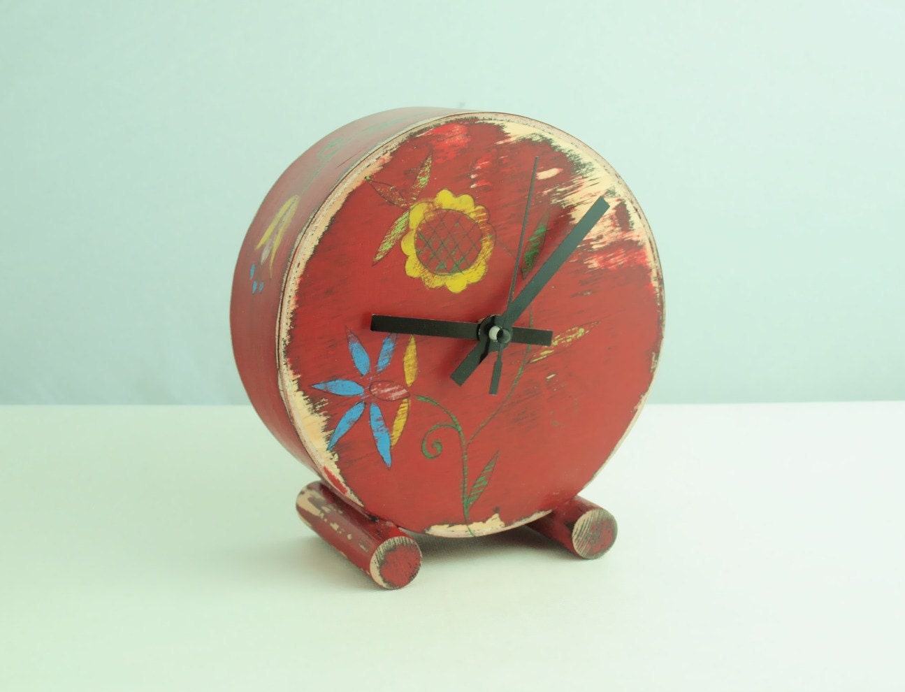 NO TICKING Red Desk Clock, Folk art Table Wood clock, Red Circle Clock