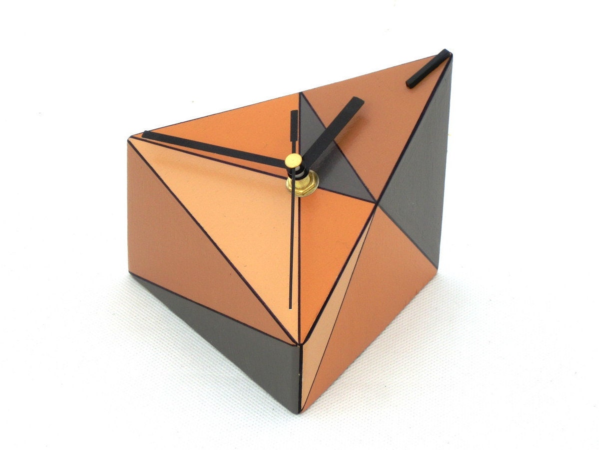 Horloge de Bureau, Horloge en Bois, Géométrique Table, Triangle, Brun, Gris, Bronzage, Orange Épicée