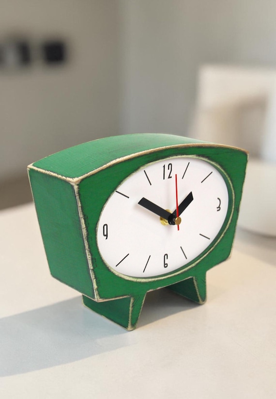 Handmade Green Wooden Table Clock, Silent Retro Desk Decor