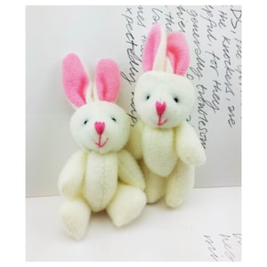 1Paar Off-White Kaninchen Spielzeug (8cm)