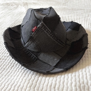 Anpassad svart patchwork denim cowboyhatt