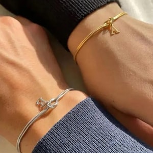 Pulsera personalizada con iniciales de la A a la Z - Pulsera de cadena de serpiente con nudo de amor - Joyería de acero inoxidable color dorado - Pulsera a juego para pareja