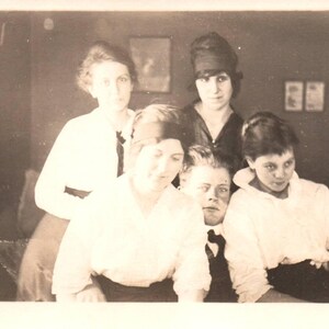 Fotografia ritrovata, bambole, ragazze, fotografia d'epoca, RPPC, cartolina con fotografia autentica, antico, effimero, vecchia cartolina, fotografia vernacolare