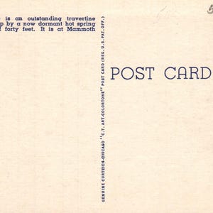 Puede incluir: Una postal vintage de color crema con texto azul oscuro. El reverso presenta un recuadro para el sello, la palabra POST CARD y una descripci&oacute;n: Liberty Cap is an outstanding travertine deposit built up by a now dormant hot spring to a height of forty feet.
