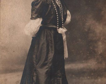 Fotografia vintage, foto antica, istantanea, RPPC, cartolina fotografica reale, donna, cappello, diario di oggetti usati