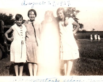 ビンテージ写真、アンティーク写真、幽霊のような女性、少女、庶民的な、スナップ写真