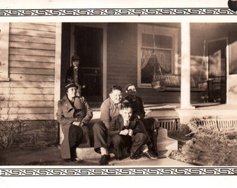 Foto encontrada, Niños en el porche, Fotografía vintage, Fotografías antiguas, Fotografías antiguas, Fotografías de niños, Vernácula, Fotografías encontradas