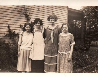 Fotografía antigua, Cuatro niñas, Hermanas, Foto de época, Blanco y negro, Sepia, Imagen antigua