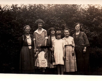 Vintage foto, antieke foto, vrouwen en kinderen, rommeldagboek, zwart-wit, plakboek