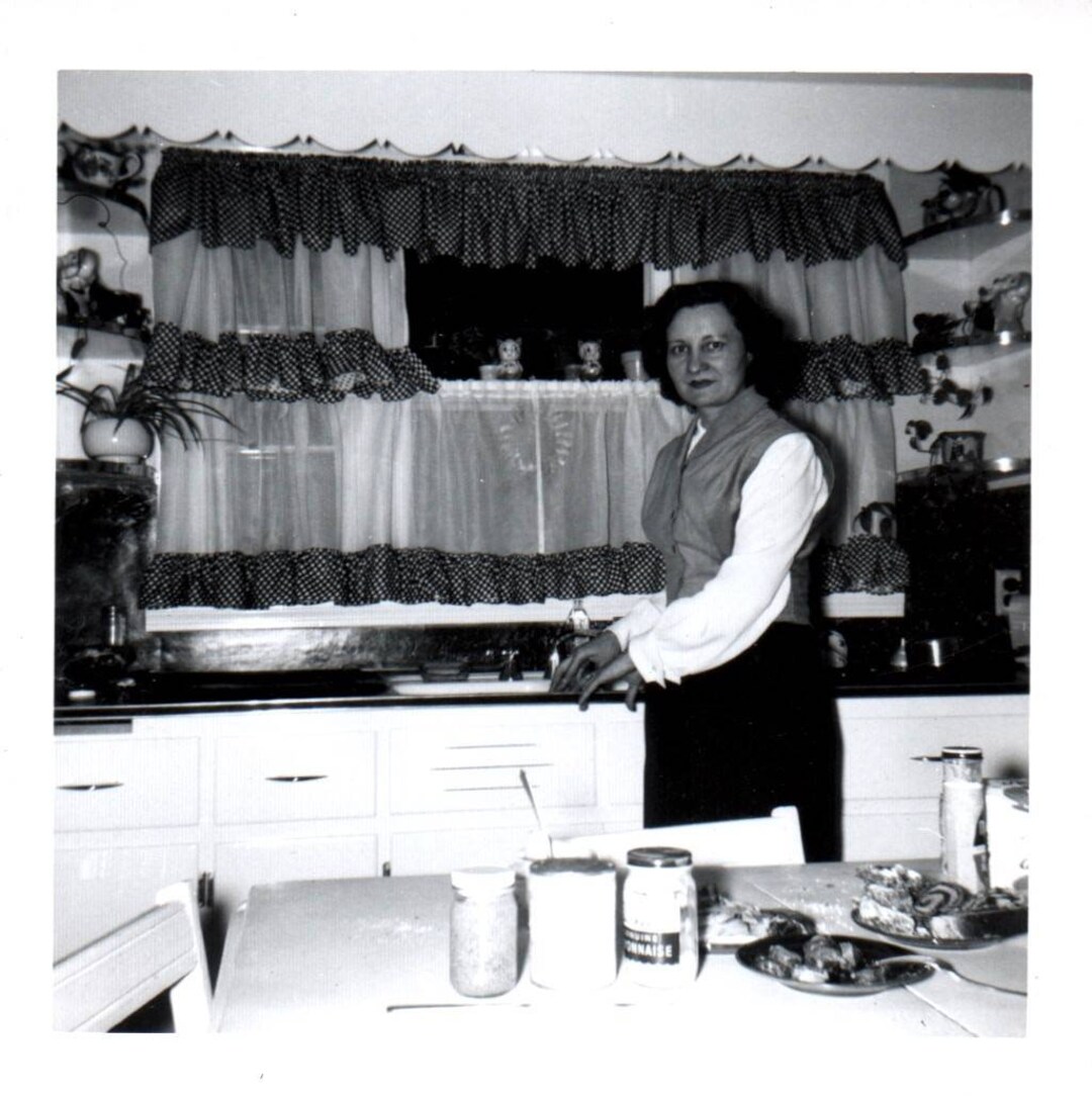 Found Photo, Lady in the Kitchen, Vintage Kitchen, 50s Kitchen