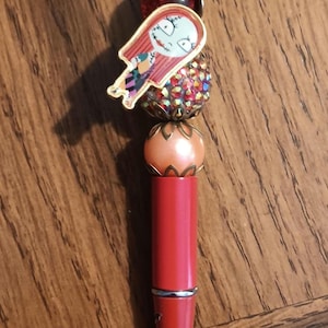 Sally pen sally stift türkis stift türkis knopf in der mitte.