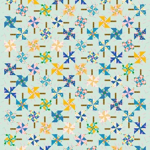 Puede incluir: Un edredón colorido con un patrón repetitivo de molinillos en tonos de azul, amarillo, rosa y verde. Los molinillos están sobre un fondo azul claro con líneas finas y onduladas. El edredón tiene un diseño de patchwork.