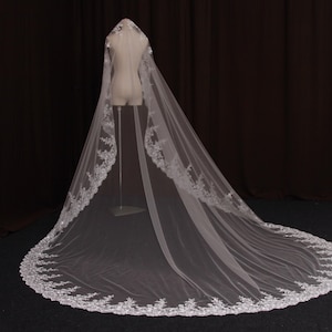 V4 | Mantilla Lace Wedding Veil, Ivory Bridal Veil with Scalloped Lace Trim, Cathedral Length Lace Veil, Chapel Floral Lace Veil, Lace Veil
