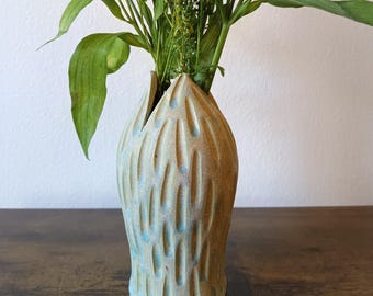 Handmade Riptide Ceramic Blossom Vase – Bloom-Inspired Pottery | Wheel-Thrown Stoneware Decor