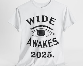 Camiseta unisex de algodón grueso Wide Awakes 2025: ropa informal, camiseta llamativa, regalo para activistas, ropa para festivales, comodidad para el día a día.