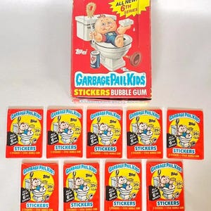Pacotes de cera originais Garbage Pail Kids Série 6 - Melhores preços no Etsy! Gpk os6 1986! Clássicos vintage dos anos 80, tesouros lacrados de fábrica e sem uso.