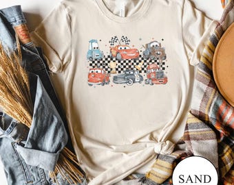 Camiseta cómoda retro de Rayo McQueen, camiseta vintage de Disney Cars, sudadera de cumpleaños con temática de coches, sudadera con capucha de coches, camiseta de Disney para niños, camiseta de McQueen