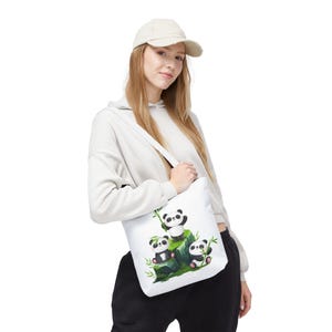 Bolsa de mano con diseño de panda, ecológica y práctica para la compra.