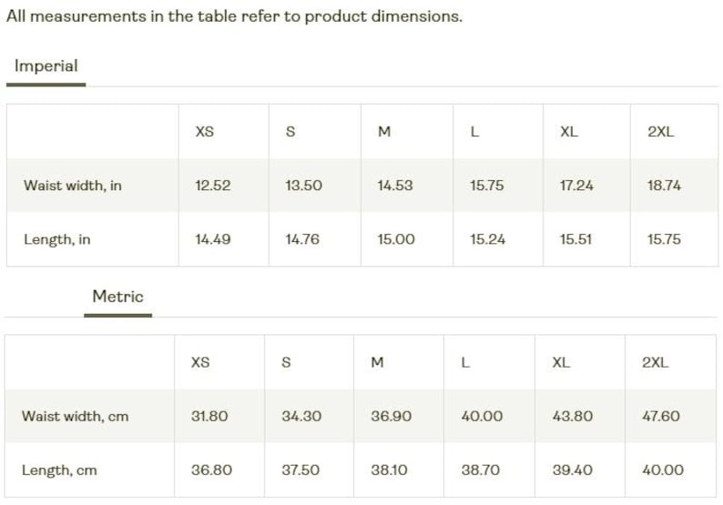 K&ouml;nnte beinhalten: Eine Tabelle zeigt Produktma&szlig;e in Zoll und Zentimetern. Die Tabelle listet Taillenweite und L&auml;nge f&uuml;r die Gr&ouml;&szlig;en XS bis 2XL auf. Der Text oben lautet: &bdquo;Alle Ma&szlig;e in der Tabelle beziehen sich auf die Produktabmessungen.&ldquo;