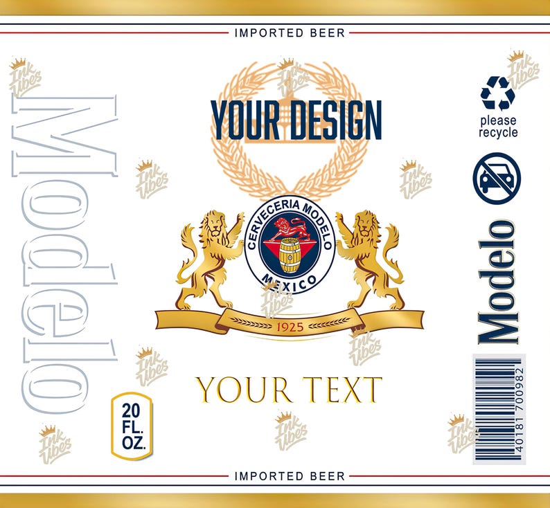 K&ouml;nnte beinhalten: Ein wei&szlig;es Bieretikett mit goldenen und blauen Akzenten. Das Etikett zeigt den Text "Modelo" vertikal, "Your Design" und "Your Text". Es enth&auml;lt ein rundes Emblem mit einem Fass und den Worten "Cerveceria Modelo Mexico 1925".