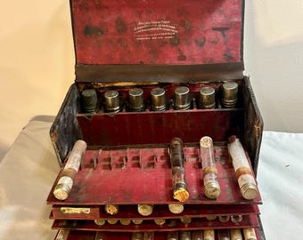Auténtico maletín antiguo de medicamentos H.K. Mulford, c. 1905-1915 / Maletín farmacéutico para médico / Contenido y etiquetas originales / Exposición de San Luis