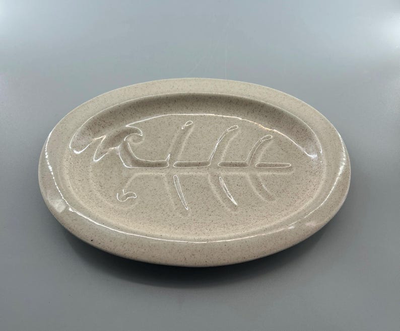 Red Wing Stoneware Fishbone Oval Platter — photograph 1