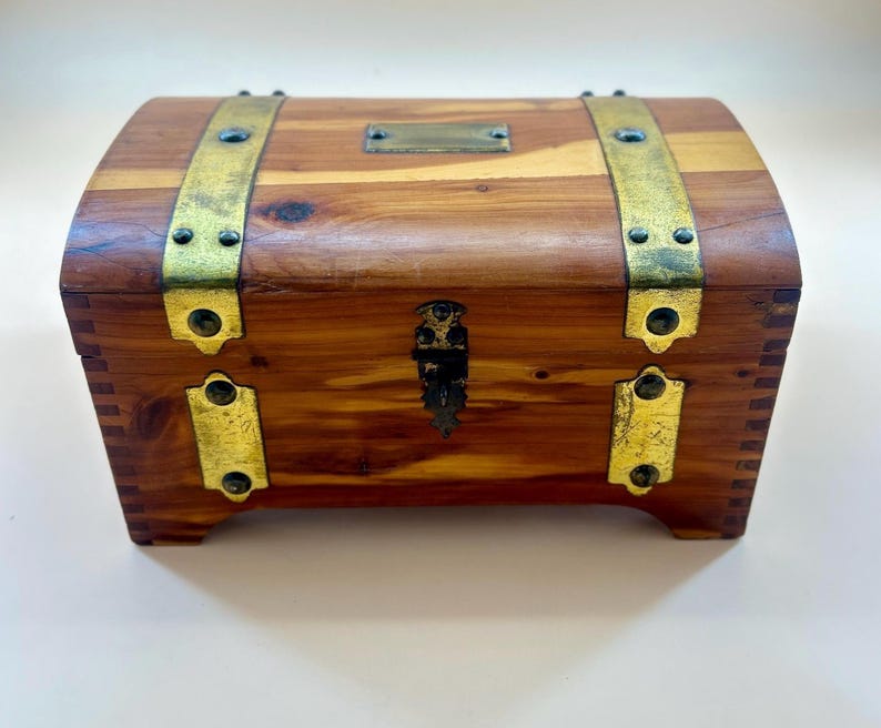 Antique Cedar Jewelry Box McGraw Box Co 1926 Patent Art Deco Cedar Keepsake Chest Vintage Wooden Jewelry Chest Dovetail Cedar Trinket Box
