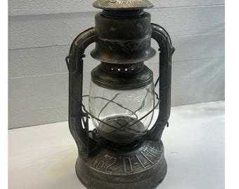 Old Vintage Dietz Comet Iron Kerosene Oil Lamp Lantern With Globe