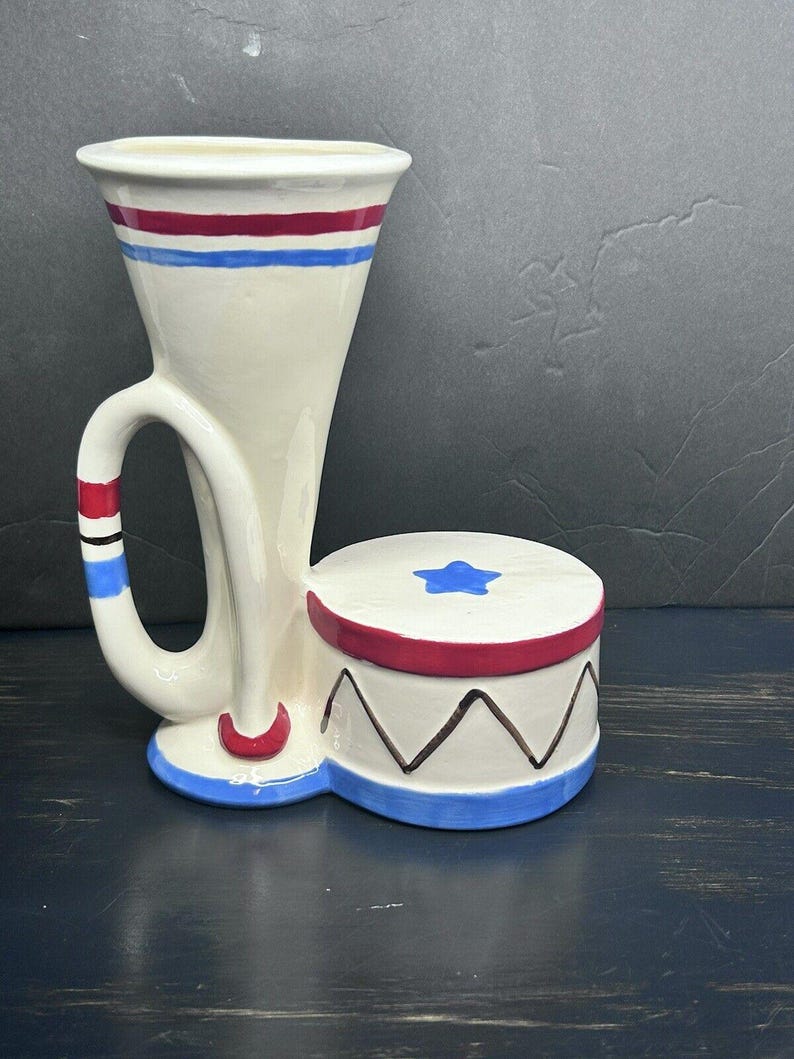 Hull Pottery Horn and Drum Vase