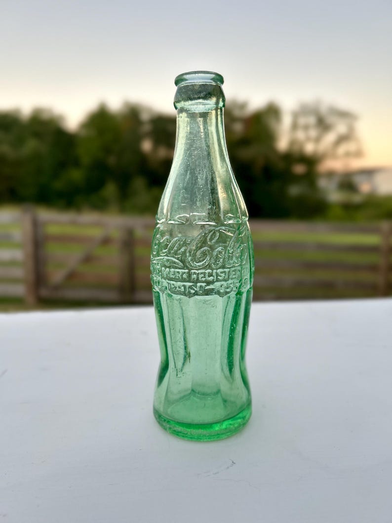 1940s Coca-Cola Bottle Hendersonville NC D-105529 6 Oz Green Hobbleskirt Coke Bottle