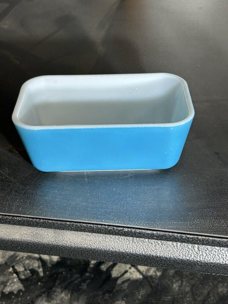 1940s Pyrex 502 Refrigerator Dish
