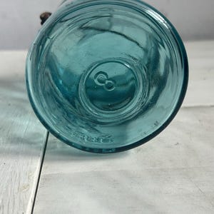 Tarro de conservas antiguo Ball Sure Seal, color azul aguamarina, pinta, asa de alambre de la década de 1910, tarro de conservas repujado, decoración rústica de granja. imagen 8