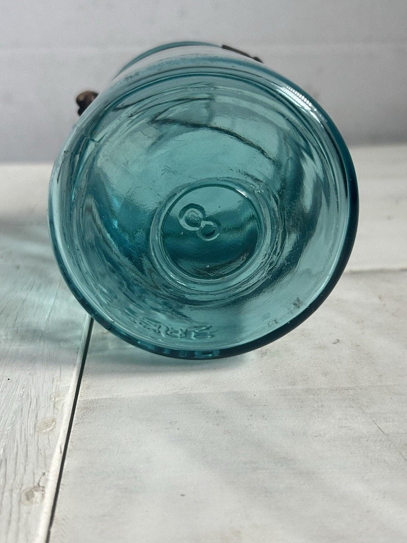 Tarro de conservas antiguo Ball Sure Seal, color azul aguamarina, pinta, asa de alambre de la década de 1910, tarro de conservas repujado, decoración rústica de granja. imagen 8