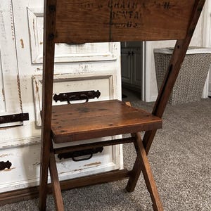 Vintage Solid Oak Folding Chair Vintage Wooden Slat Seat Rustic Farmhouse Primitive Decor Compact Collapsible Wood Chair zdjęcie 2