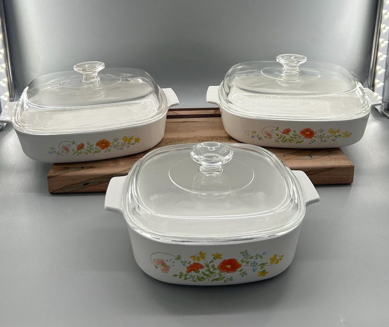 Vintage CorningWare Wildflower Lot of 3 Casserole Dishes with Original Matching Pyrex Lids 1970s. Rare Pyrex lids. MCM kitchen home decor