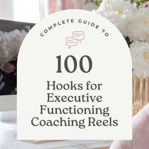 Puede incluir: Una guía completa con el título "Complete Guide to 100 Hooks for Executive Functioning Coaching Reels" se muestra sobre un fondo blanco. La imagen está ambientada en un entorno rosa y blanco suave con un ramo de flores blancas.