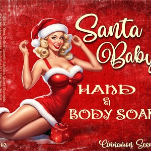 Könnte beinhalten: Eine rote und weiße Hand- und Körperseife im Santa-Claus-Design mit einer Vintage-Illustration einer Frau in einem Santa-Claus-Outfit. Die Seife ist mit "Santa Baby Hand & Body Soap" und "Cinnamon Scent" beschriftet.