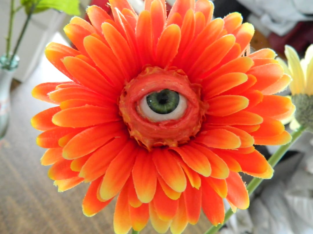 Freaky Flowers Halloween Prop – Creepy Silk Sunflower With Realistic Acrylic Eye, Handmade Decor