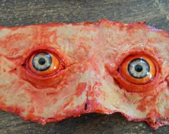 HALLOWEEN PROP - Eyes of Fear, cut off face prop