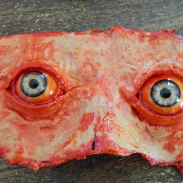 HALLOWEEN PROP - Eyes of Fear, cut off face prop - for mask displays