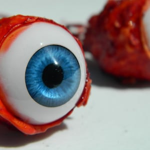 Pares de ojos sangrientos arrancados de tamaño real - Accesorio de Halloween