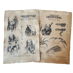 Puede incluir: Una ilustración en blanco y negro de un personaje de Predator y sus armas. La ilustración está sobre un fondo de papel marrón. El texto "PREDATOR" y "PREDATOR WEAPONS" está escrito en tinta negra. El texto está en una fuente estilizada.