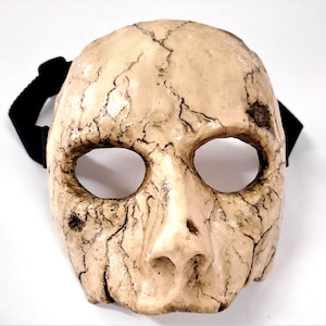 HALLOWEEN Cracked Dolly Face Resin mask