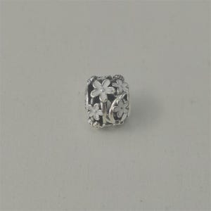 Pandora Charm offers hand-carved pure silver white daisy jewelry