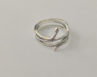 Pandora Swirling Snake Ring Multiple Hinged Box