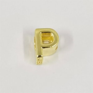 Charm del alfabeto con la letra P de Pandora