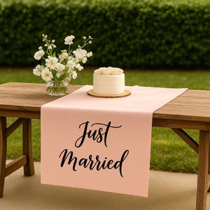 Just Married Wedding Table Runner, Personalized Newlywed Table Decor, Sweetheart Table Sign, Linen Wedding Banner, Wedding Reception Gift