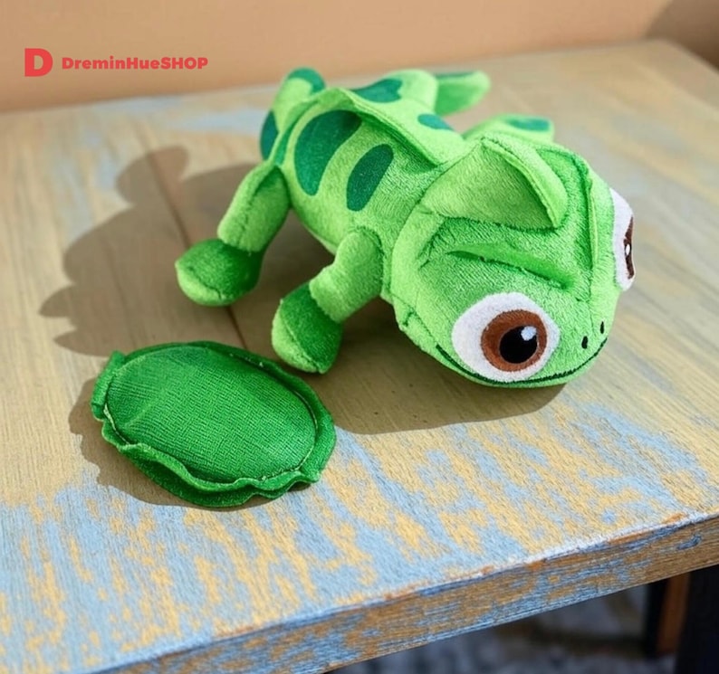 Pascal Shoulder Plush – Tangled-inspired Chameleon for Imaginative Play ...